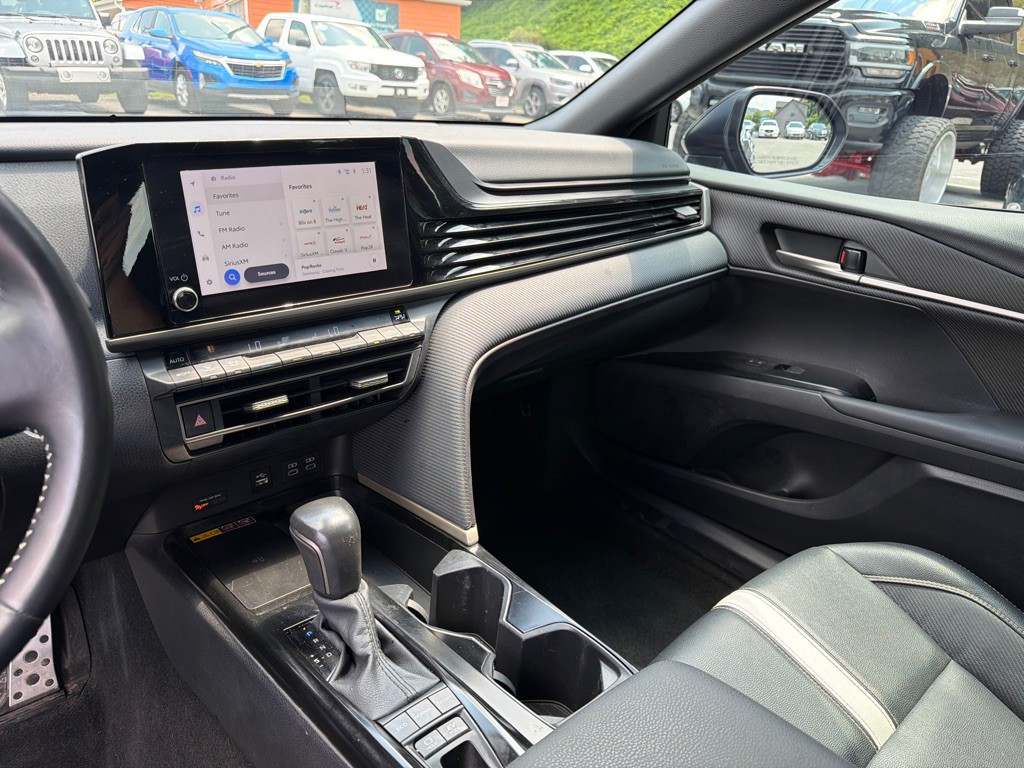 2025 Toyota Camry Image 19