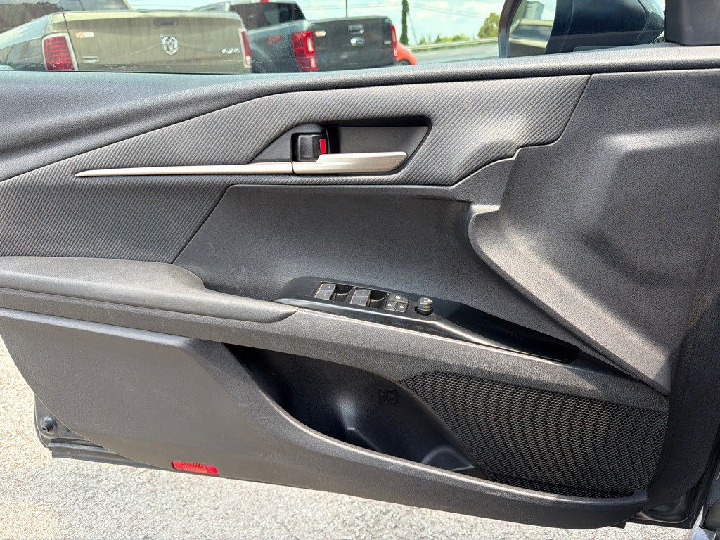 2025 Toyota Camry Image 21
