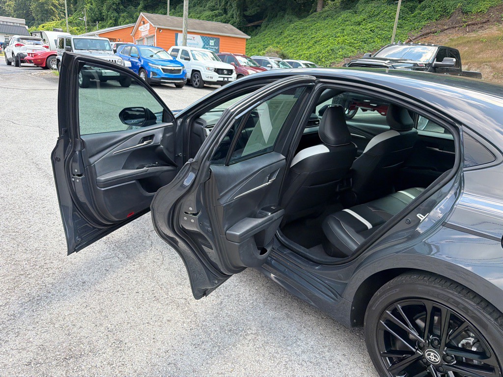 2025 Toyota Camry Image 24
