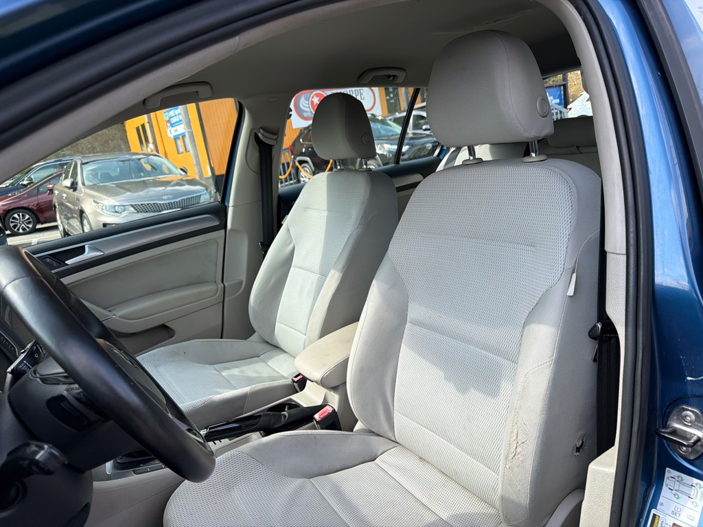 2016 Volkswagen Golf Image 11