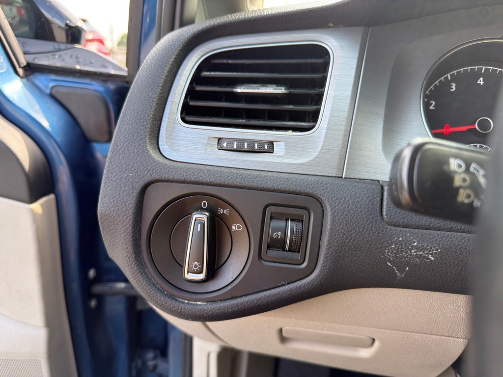 2016 Volkswagen Golf Image 17