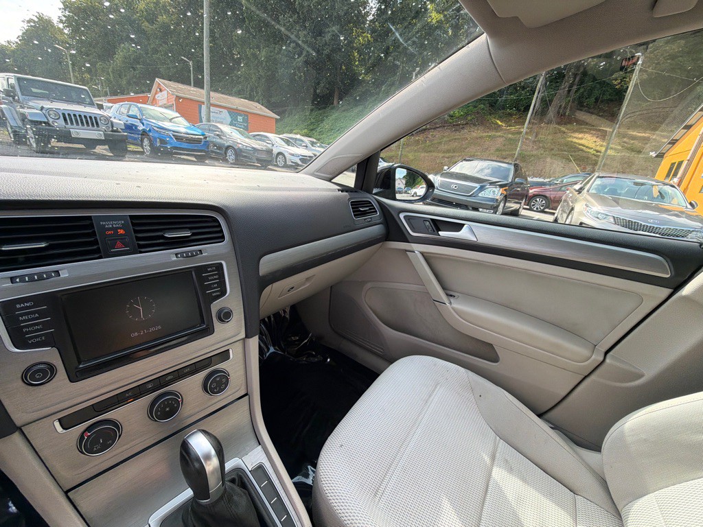 2016 Volkswagen Golf Image 18