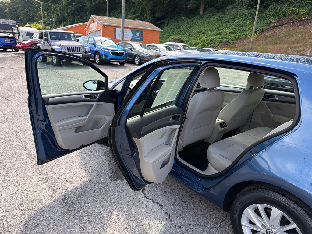 2016 Volkswagen Golf Image 21
