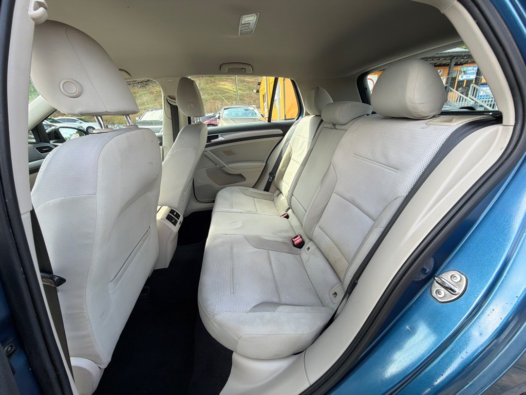 2016 Volkswagen Golf Image 22