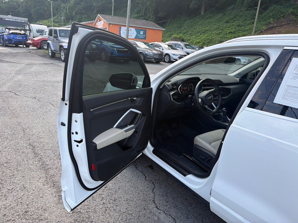 2020 Audi Q3 Image 9