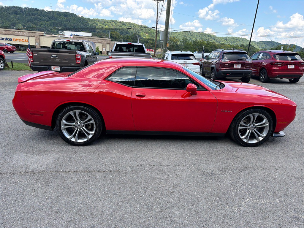 2022 Dodge Challenger Image 8