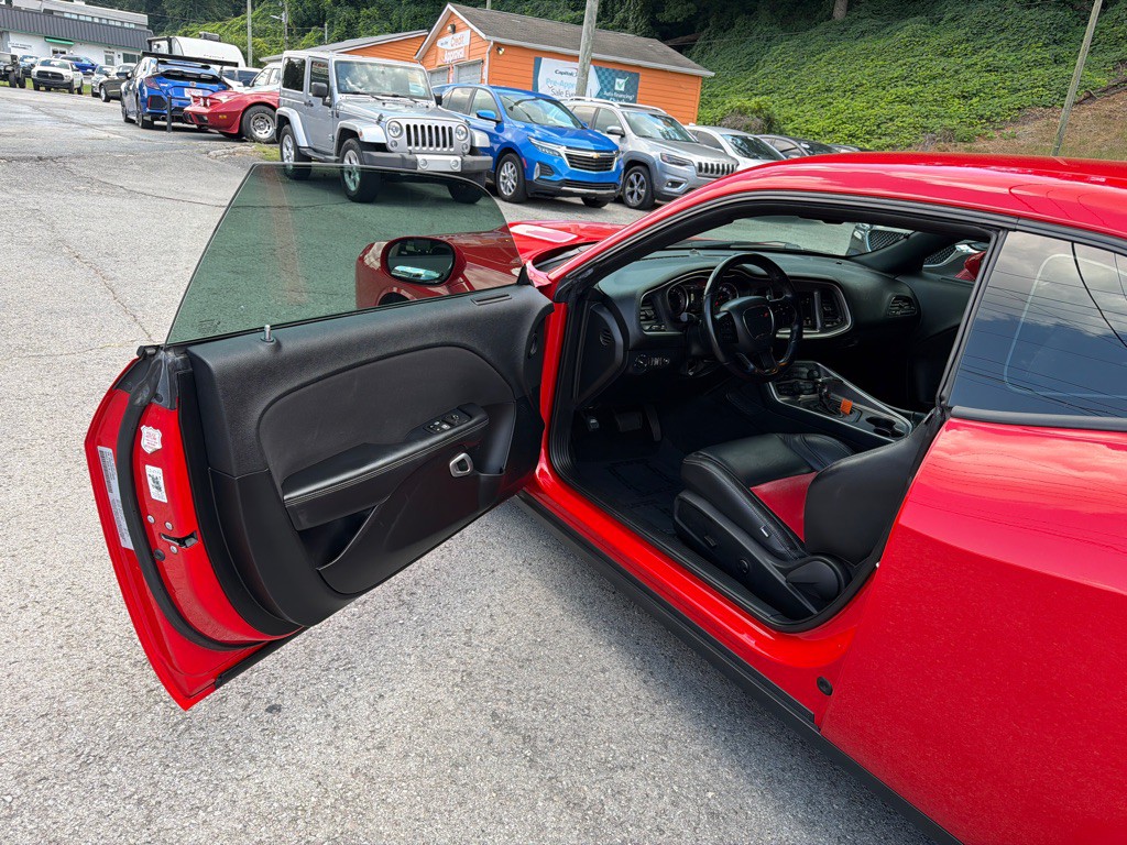 2022 Dodge Challenger Image 9