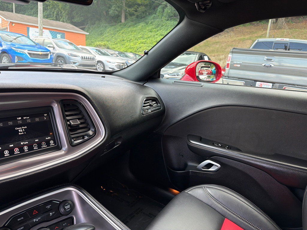 2022 Dodge Challenger Image 16