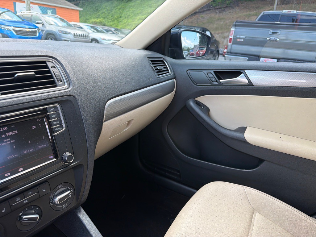 2017 Volkswagen Jetta Image 14