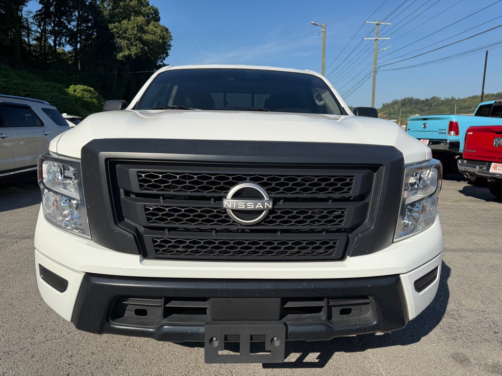 2023 Nissan Titan Image 2
