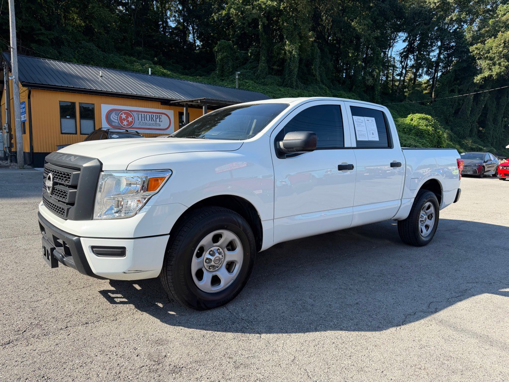 2023 Nissan Titan Image 3