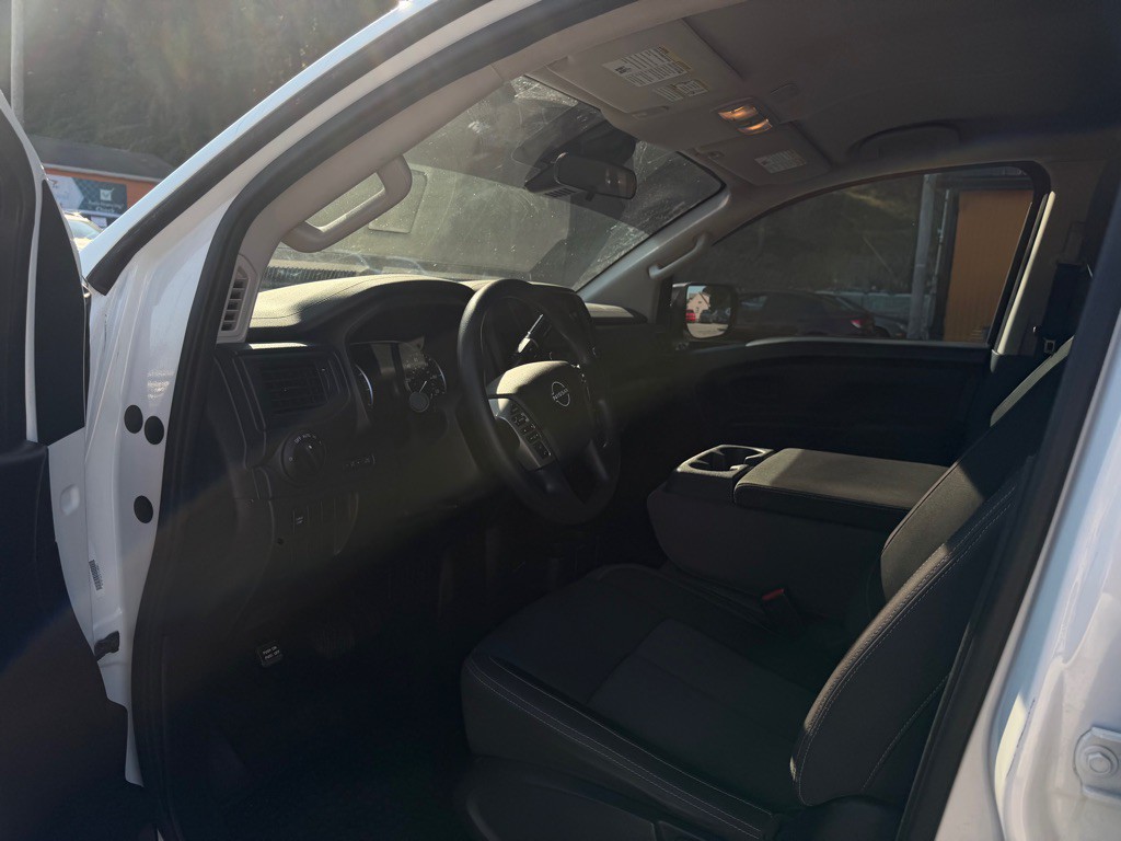 2023 Nissan Titan Image 9