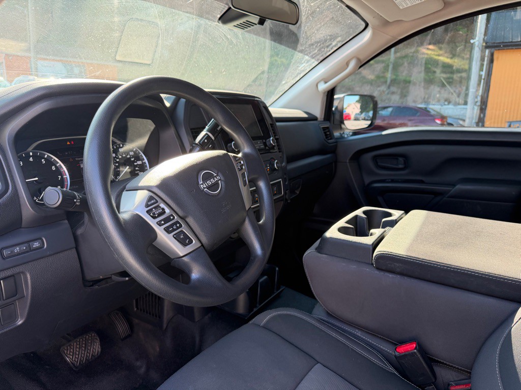 2023 Nissan Titan Image 10