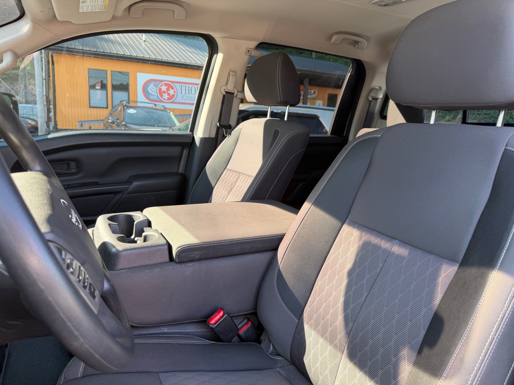 2023 Nissan Titan Image 11