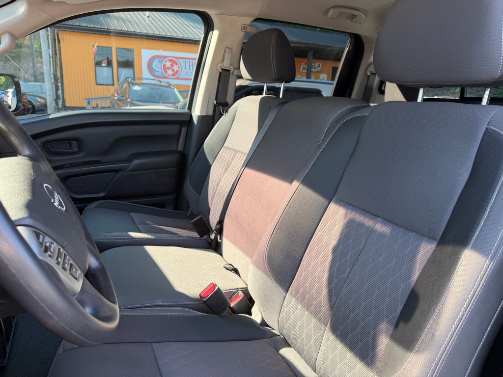 2023 Nissan Titan Image 12
