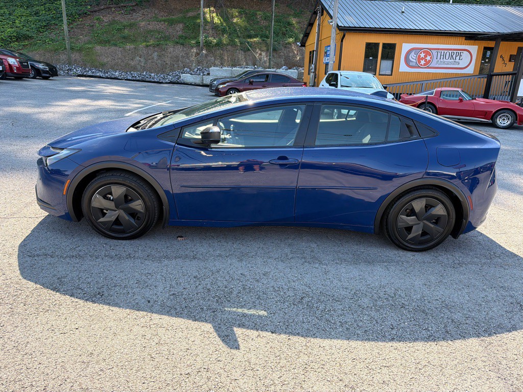 2025 Toyota Prius Image 4