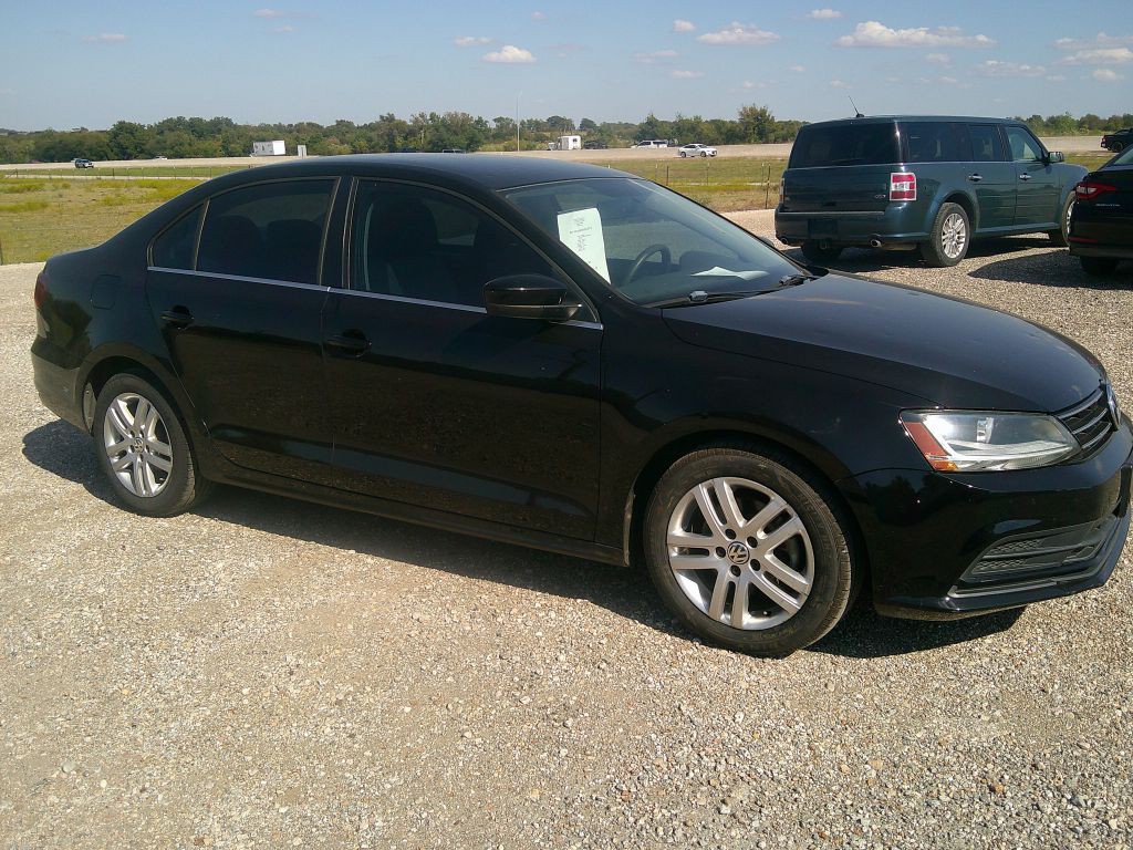2017 Volkswagen Jetta Image 2