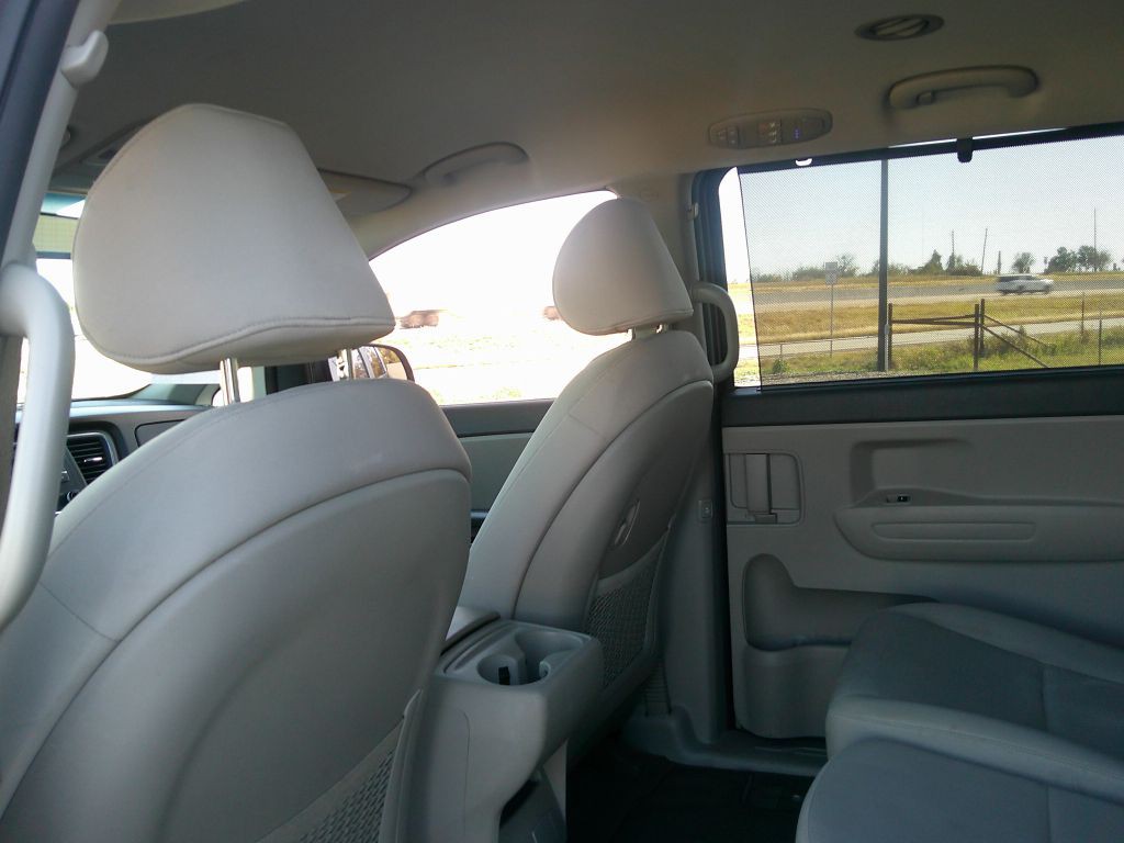 2016 Kia Sedona Image 9