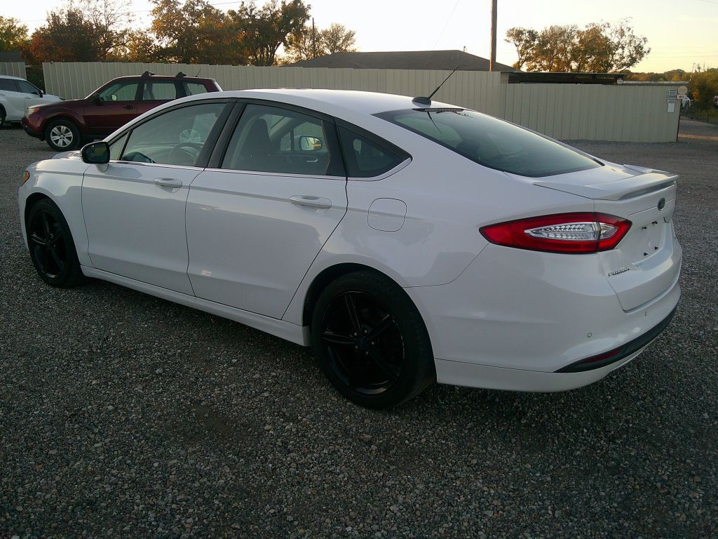 2016 Ford Fusion Image 4