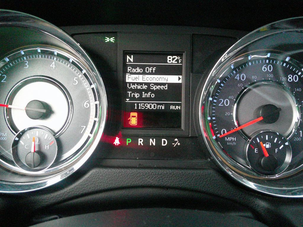 2014 Chrysler Town & Country Image 5