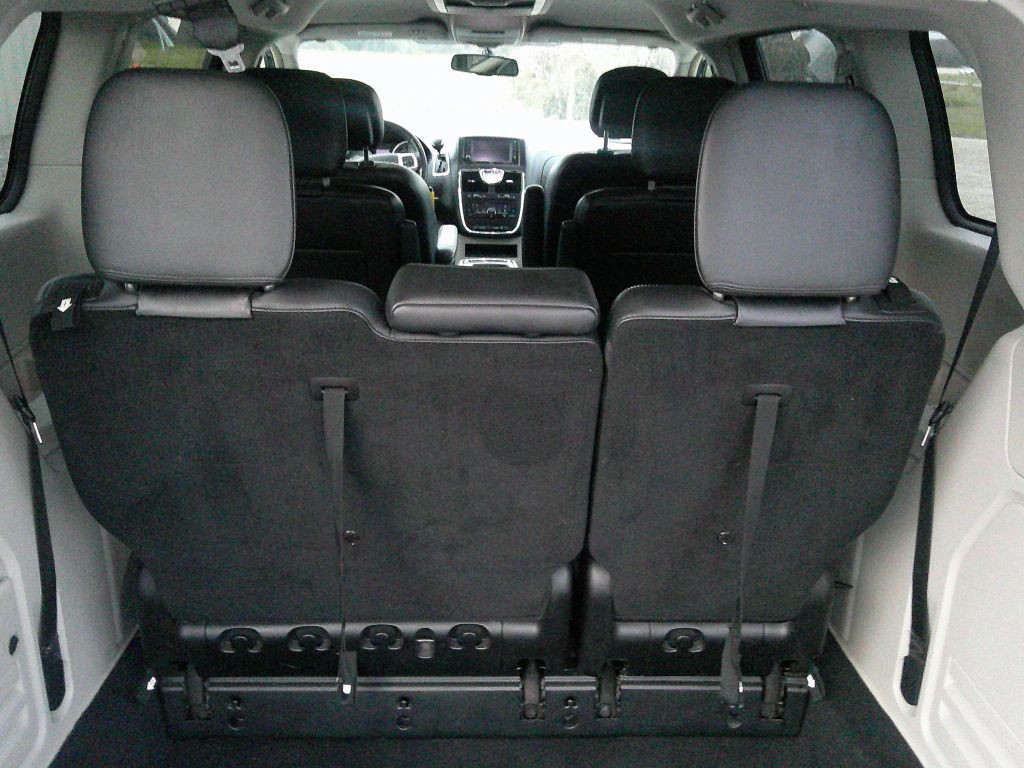 2014 Chrysler Town & Country Image 9