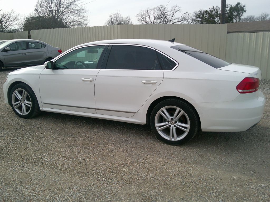 2013 Volkswagen Passat Image 4