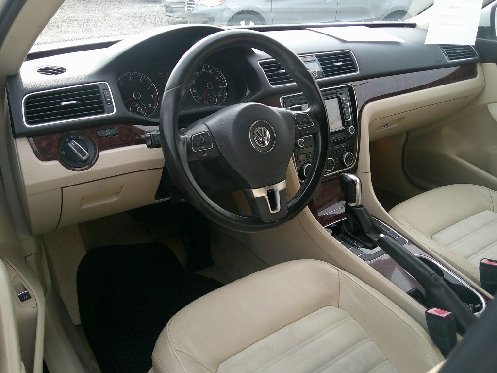 2013 Volkswagen Passat Image 7