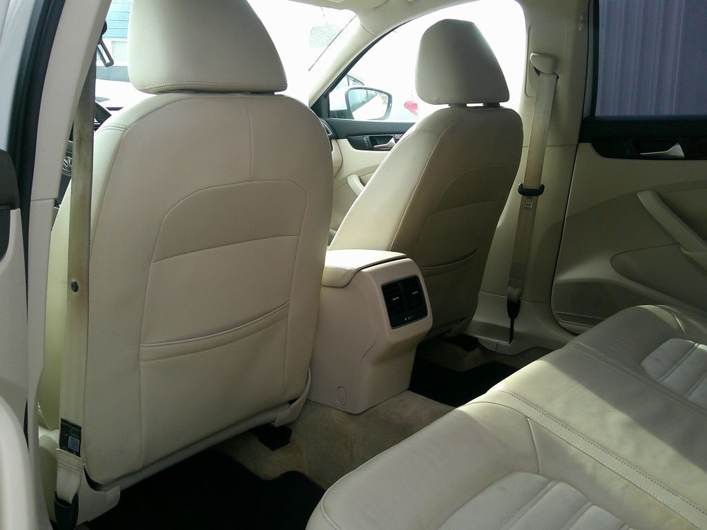 2013 Volkswagen Passat Image 8