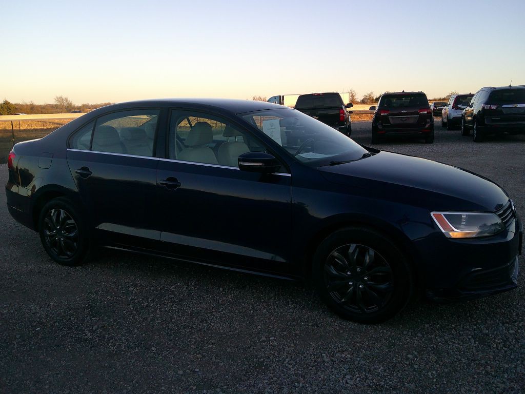 2013 Volkswagen Jetta Image 2