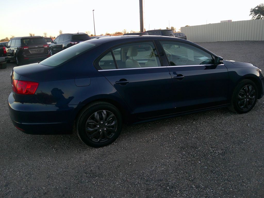 2013 Volkswagen Jetta Image 3