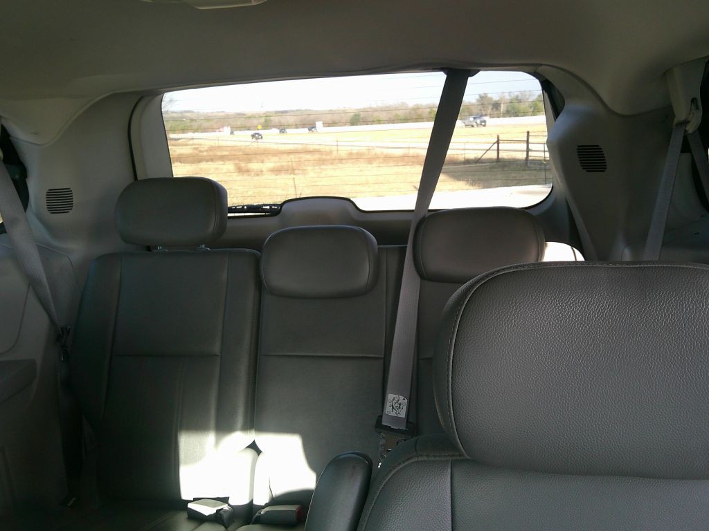 2010 Chrysler Town & Country Image 9