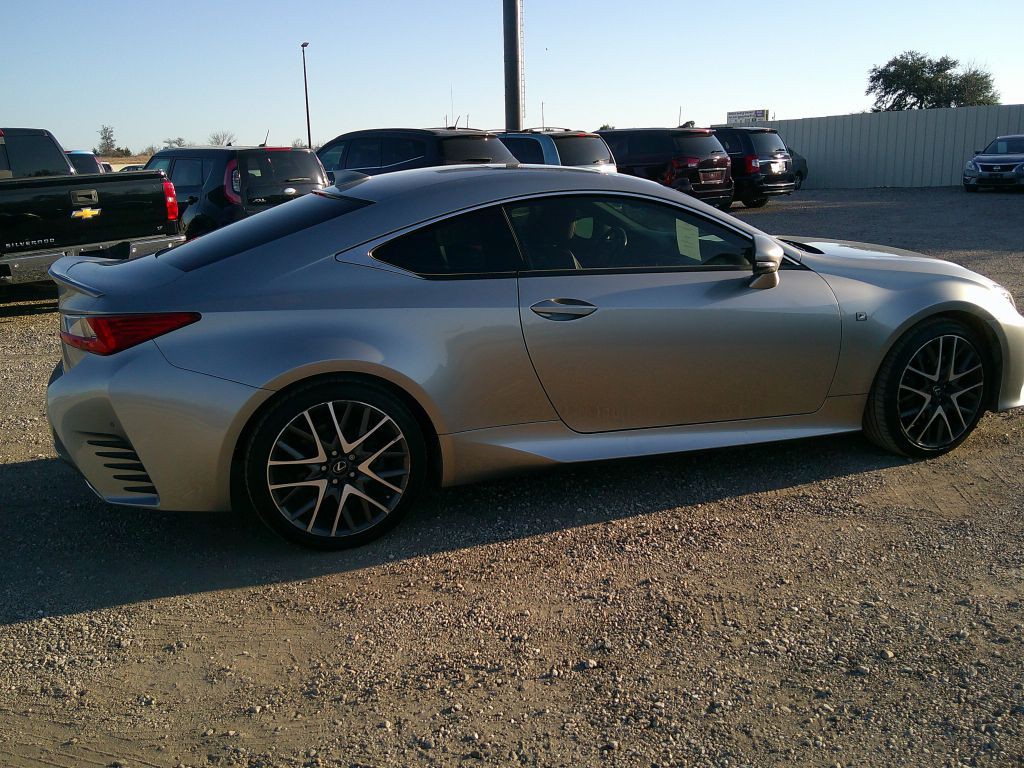 2017 Lexus RC Image 3