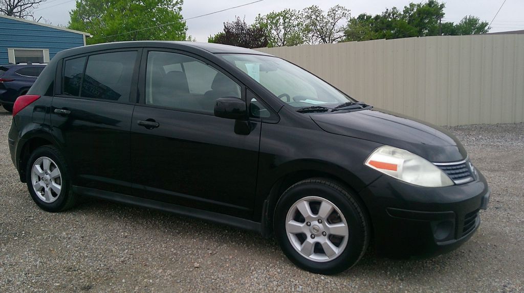2008 Nissan Versa Image 2