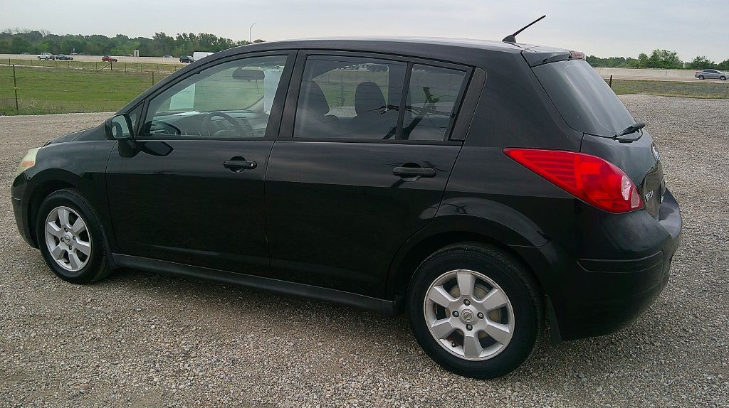 2008 Nissan Versa Image 4