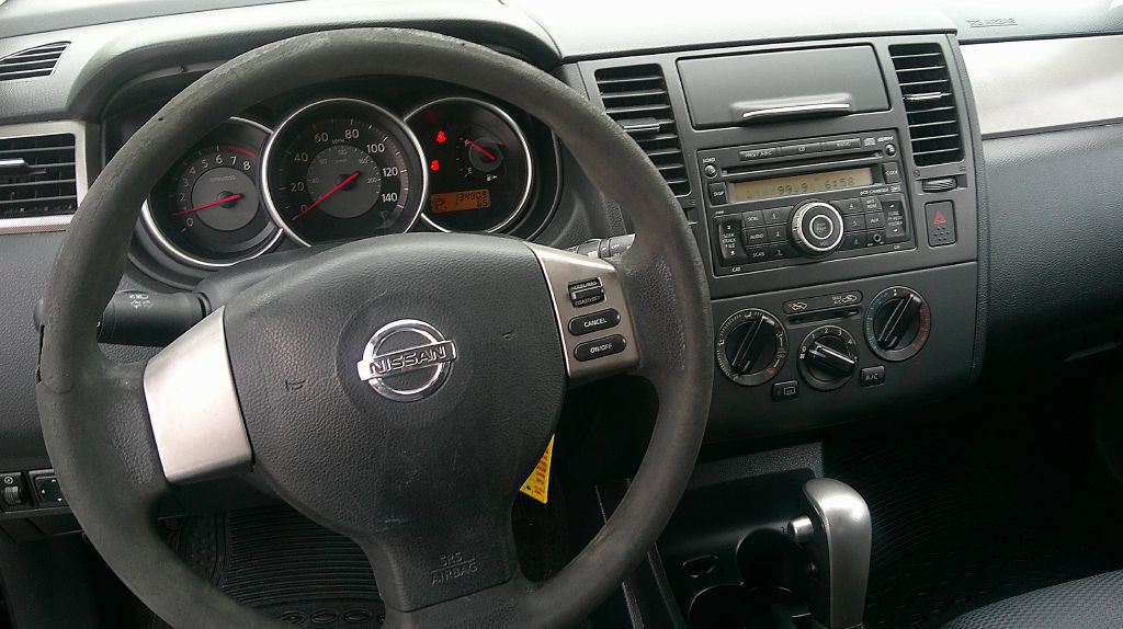 2008 Nissan Versa Image 6