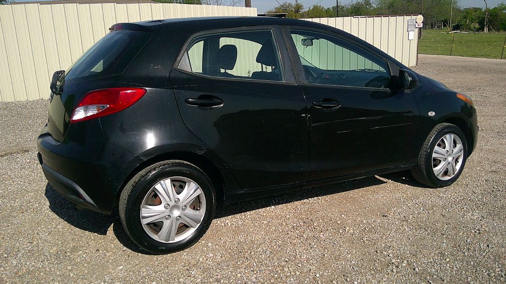 2011 Mazda Mazda2 Image 3