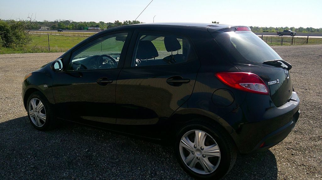 2011 Mazda Mazda2 Image 4