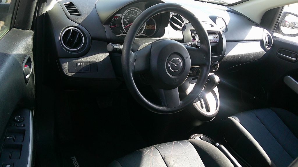 2011 Mazda Mazda2 Image 7
