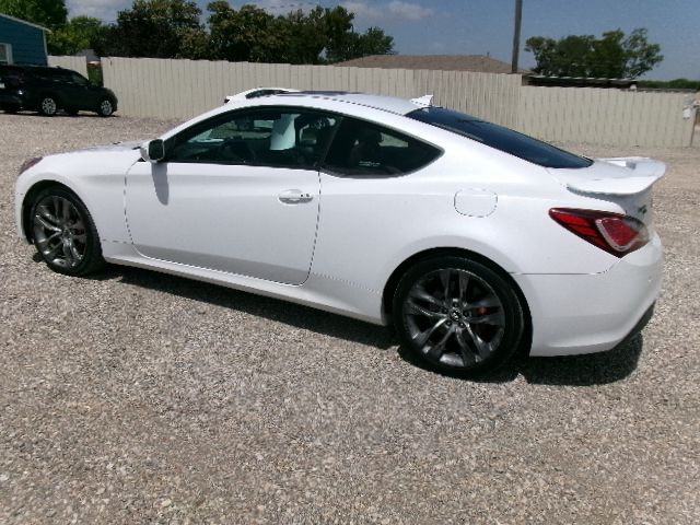 2016 Hyundai Genesis Image 4
