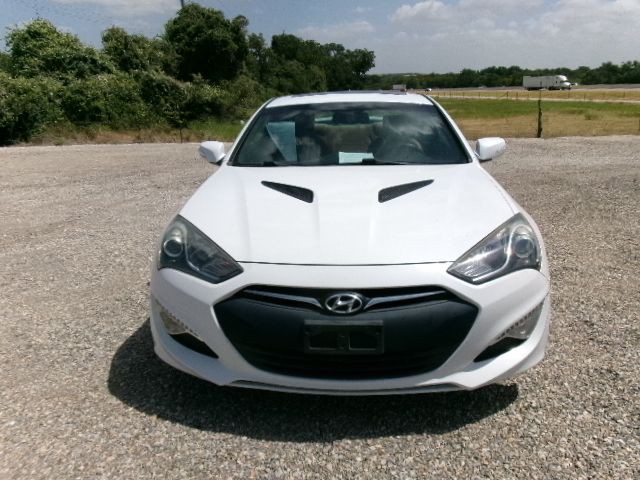 2016 Hyundai Genesis Image 5