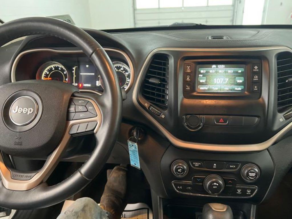 2014 Jeep Cherokee Image 2