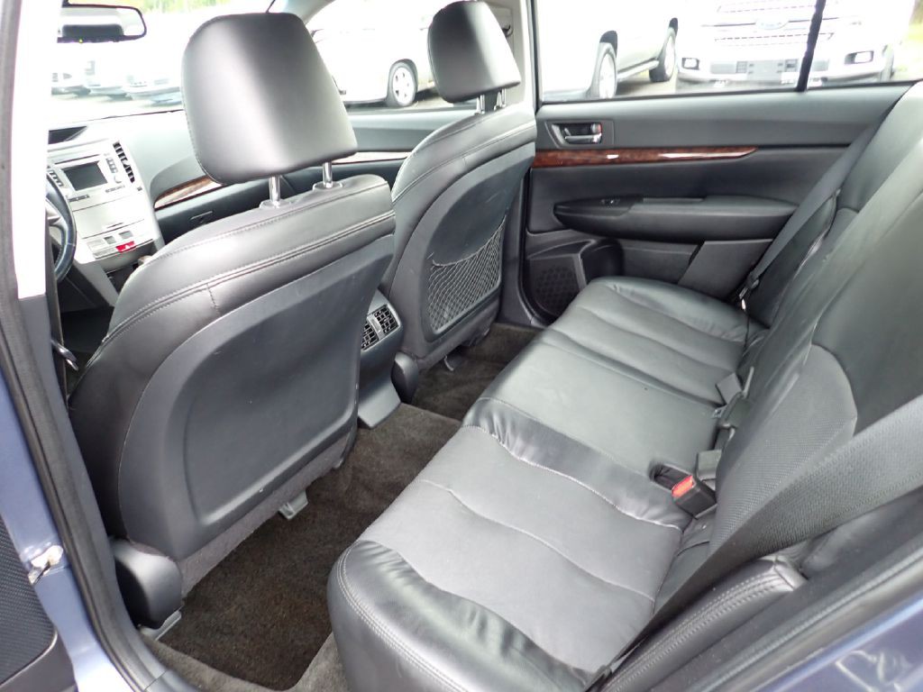 2014 Subaru Legacy Image 8
