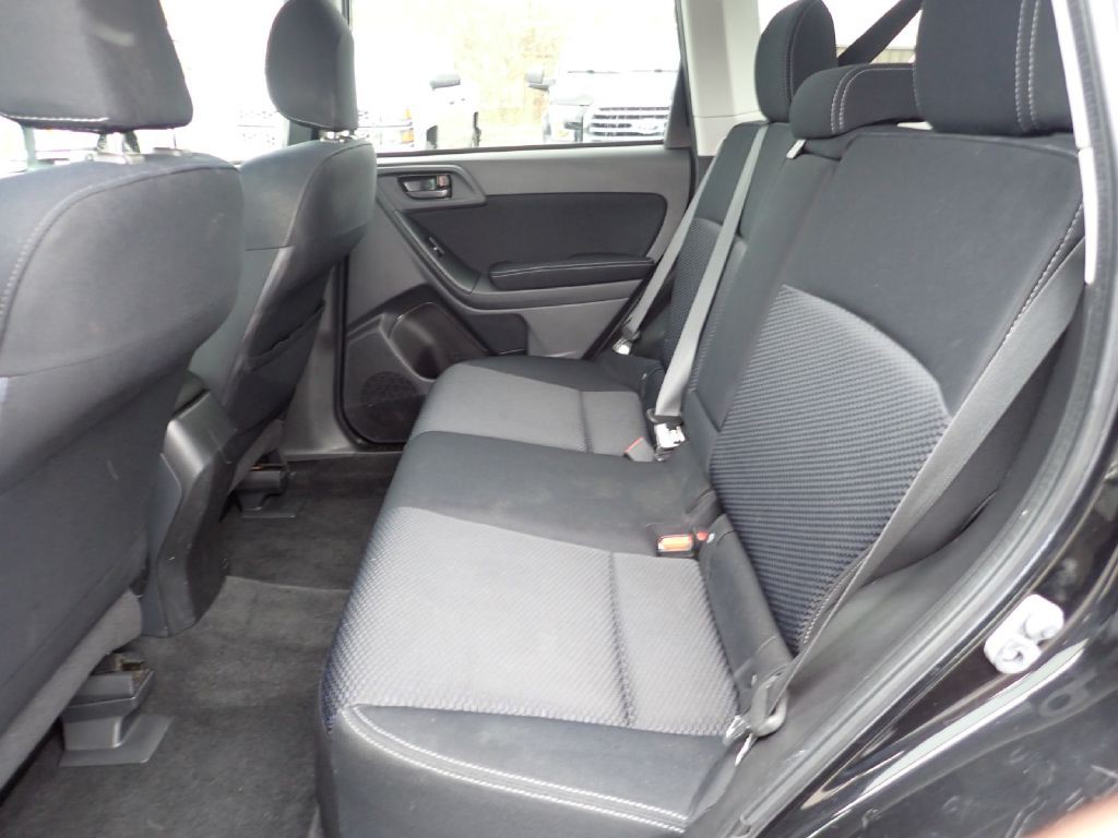2015 Subaru Forester Image 8