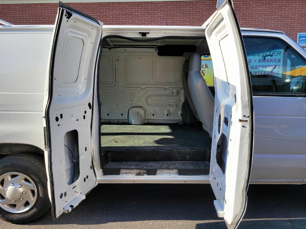 2013 Ford E-Series Image 8