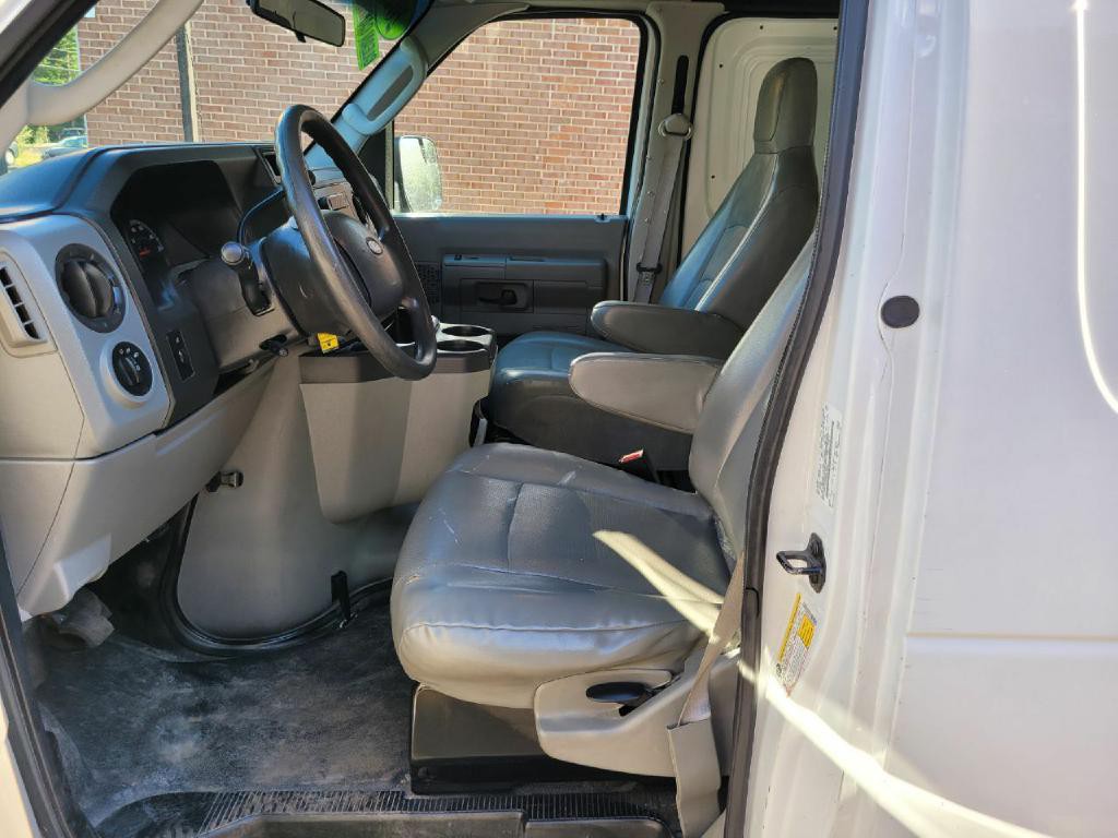 2013 Ford E-Series Image 12