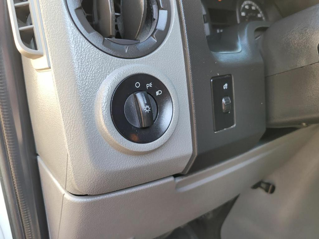 2013 Ford E-Series Image 14