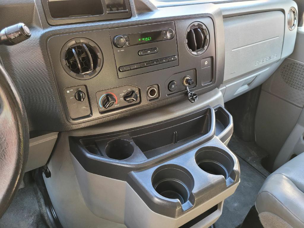 2013 Ford E-Series Image 16