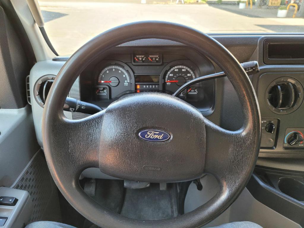 2013 Ford E-Series Image 17