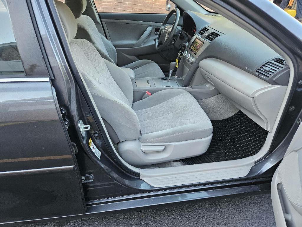 2010 Toyota Camry Image 12