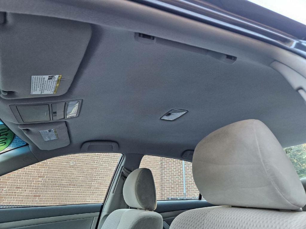 2010 Toyota Camry Image 22